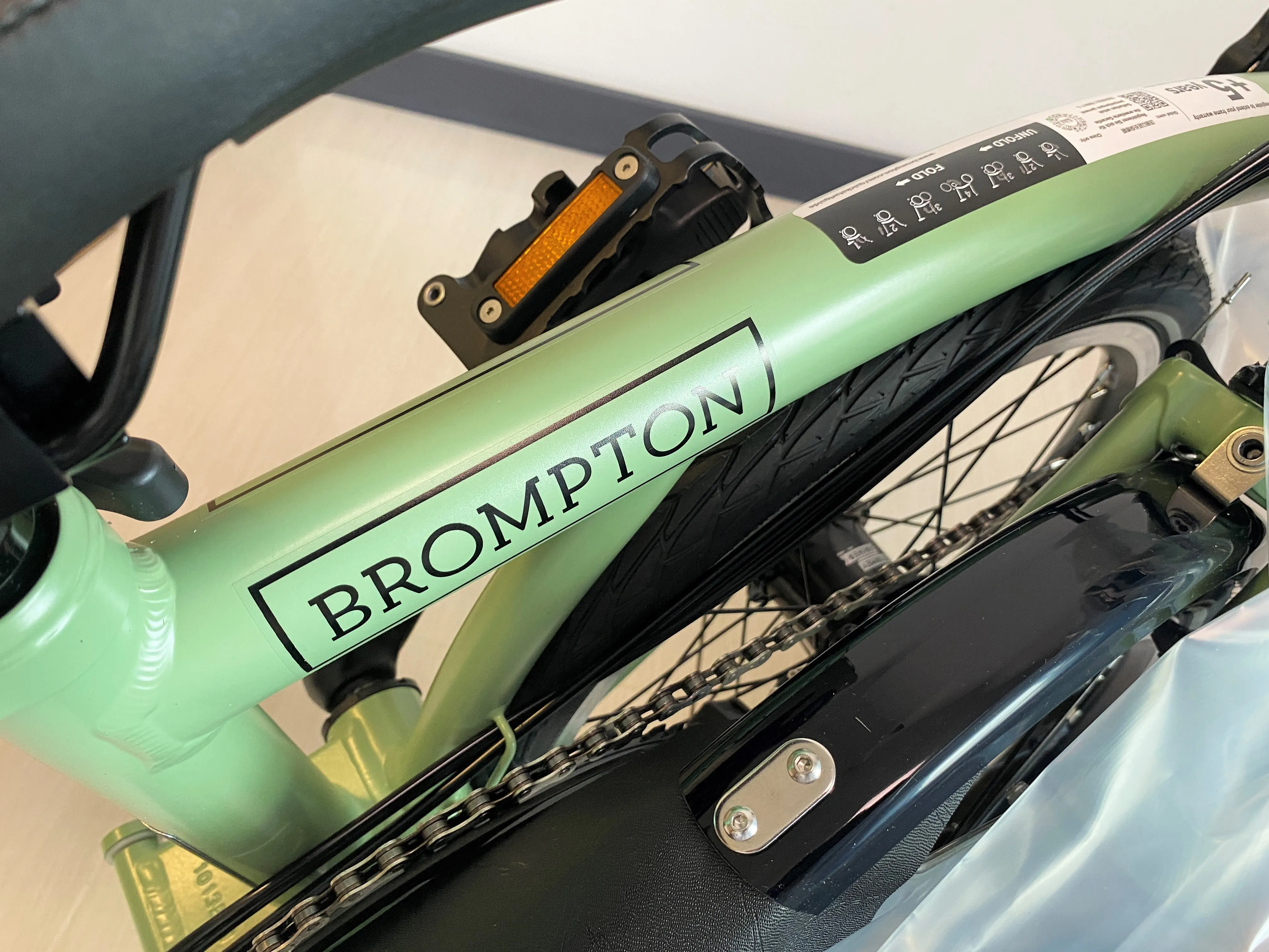 Brompton C Line Explore Black Edition Matcha Green